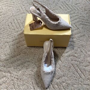 Pointed Slingback Heels in Cream